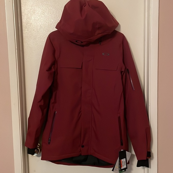 NWT Oakley Snow Insulated Jacket 10K/2L Size XS in Burgundy - Picture 9 of 9